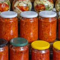 Ajvar po tegli i preko 1.000 dinara: Kako se kreću cene zimnice u beogradskim marketima?